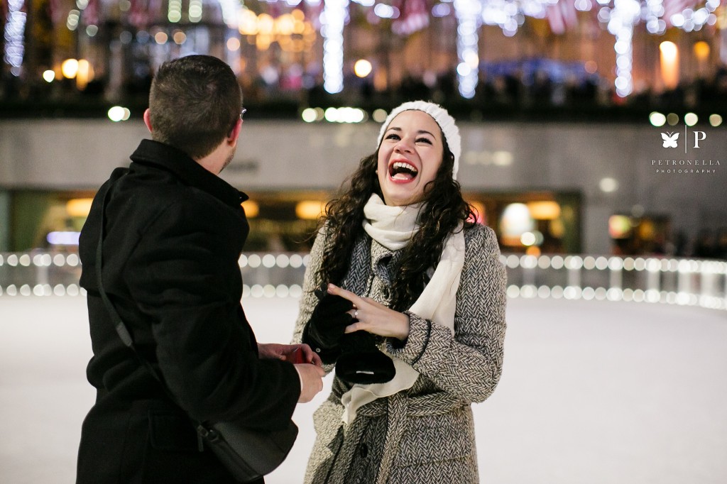 New York Rockefeller_Skating_Marriage_Proposal_Guillermo_Paola_Petronella_Photography (6)