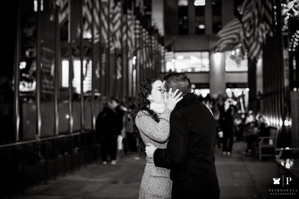 New York Rockefeller_Skating_Marriage_Proposal_Guillermo_Paola_Petronella_Photography (5)